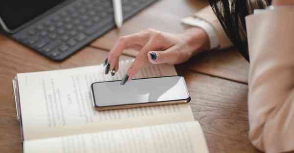 意间AI绘画中式婚纱