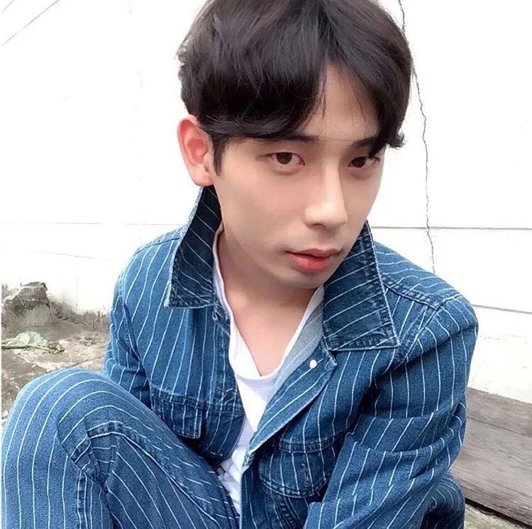 卞轮健岩