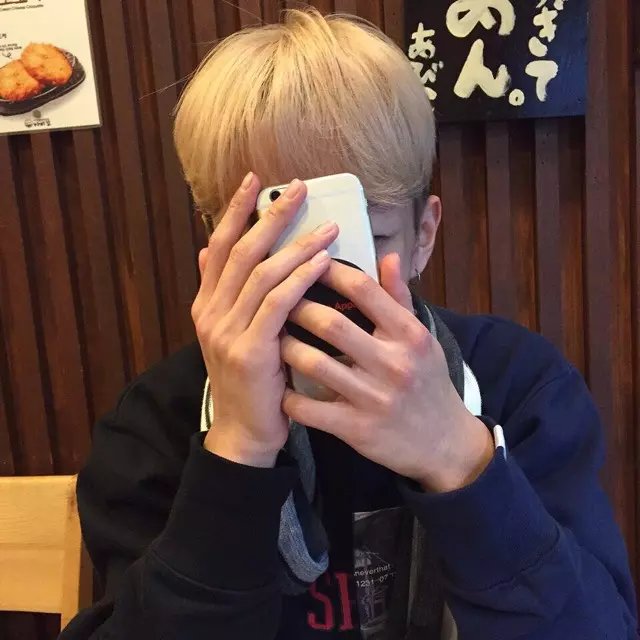 储梵红睿
